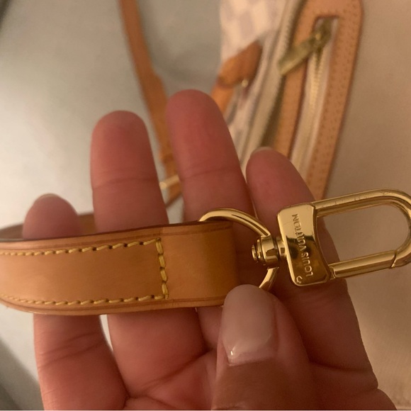 White leather bag. High quality not Louis Vuitton. - Picture 10 of 12
